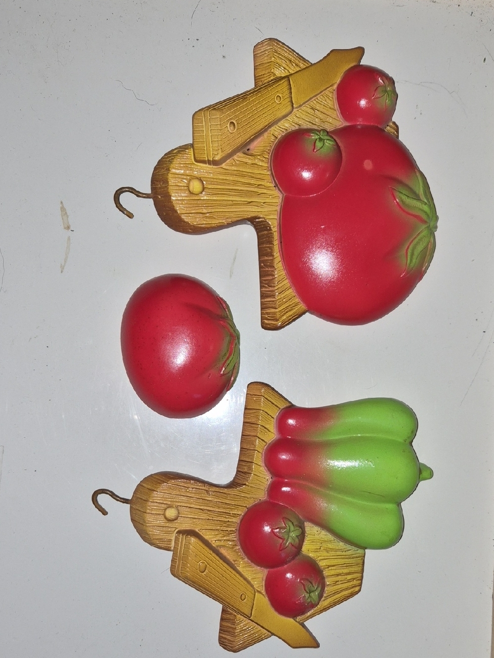 Vintage ChalkwareWall Decor Set of Red Tomatoes and Green Pepper on Wood Plaques